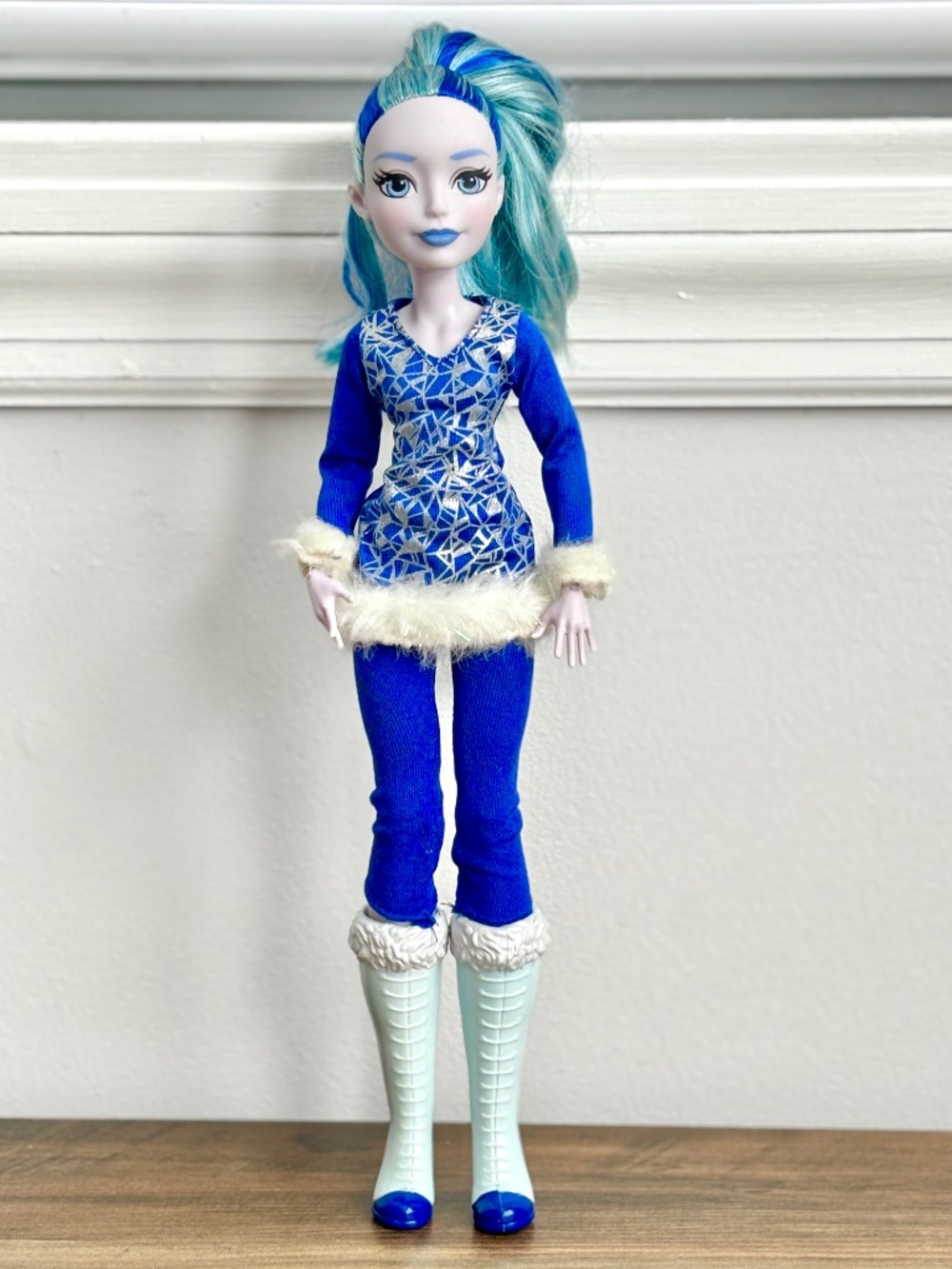 DC Super Hero Girls Frost Action Figure Doll Mattel Outfit Boots COMPLETE 2015